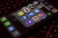 Fransa'da 15 yaş altına sosyal medya kısıtlaması