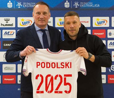 Lukas Podolski'den iki yıllık imza